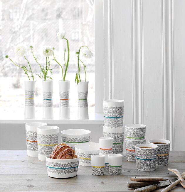 Kopp Yellow Heart 2-Pack från Mette Ditmer på rustikt träbord