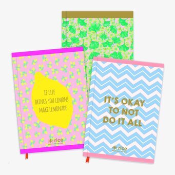 Bild av färgglada skrivböcker med inspirerande design