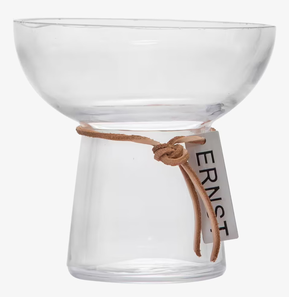 Bild av stilren vas i klart glas med läderdetalj