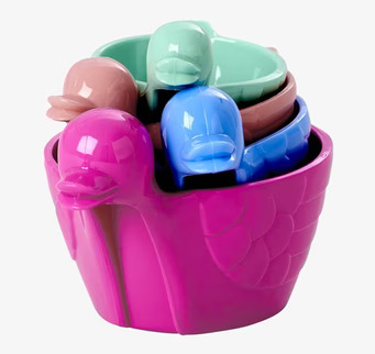 Bild av färgglada och lekfulla måttskålar i fågelform