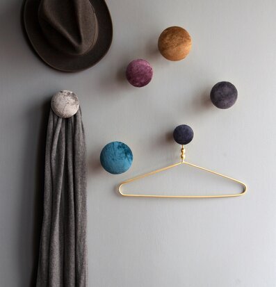 Bild av eleganta knoppar i olika nyanser och material