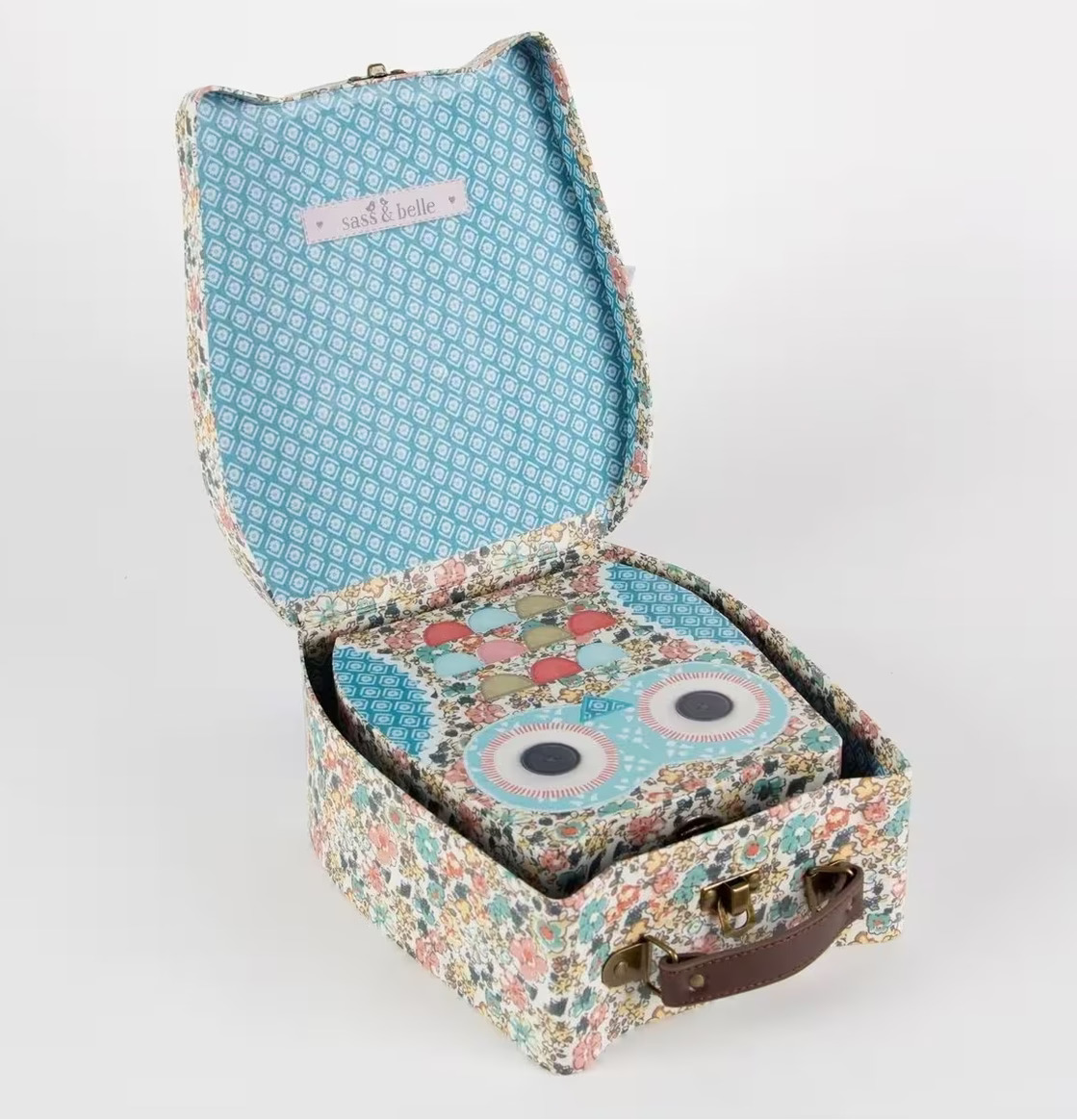 Bild av vintage-inspirerad resväska med blommönster