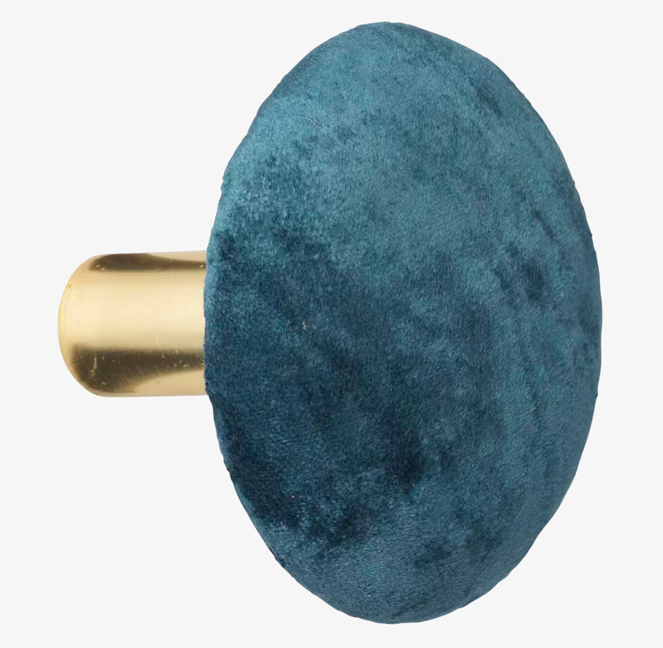 Foto av lyxig sammetknopp i petrol med gyllene bas