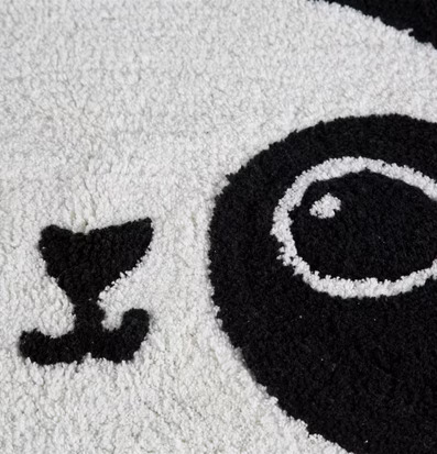 Bild av charmigt pandamönster i svart och vit design