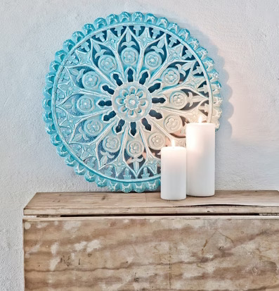 Bild av elegant väggdekoration och rustik inredning