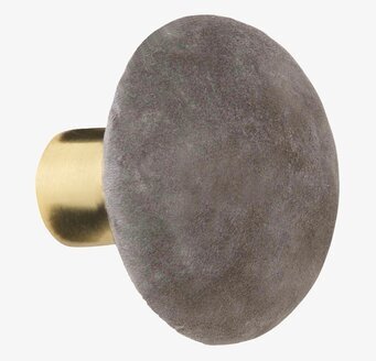 Bild av stilren knopp med sammet och metall detaljer