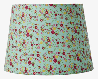 Bild av en lekfull lampskärm med blommigt mönster