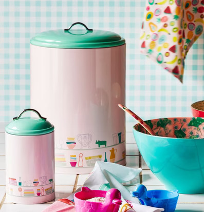 Bild av färgglada köksprodukter med lekfull design