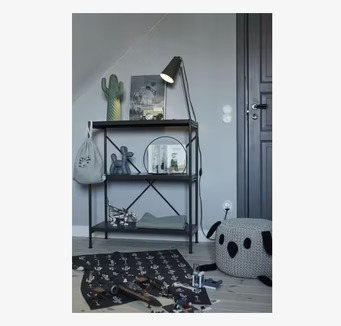 Bild: Stilrent inrett rum med harmoniska detaljer