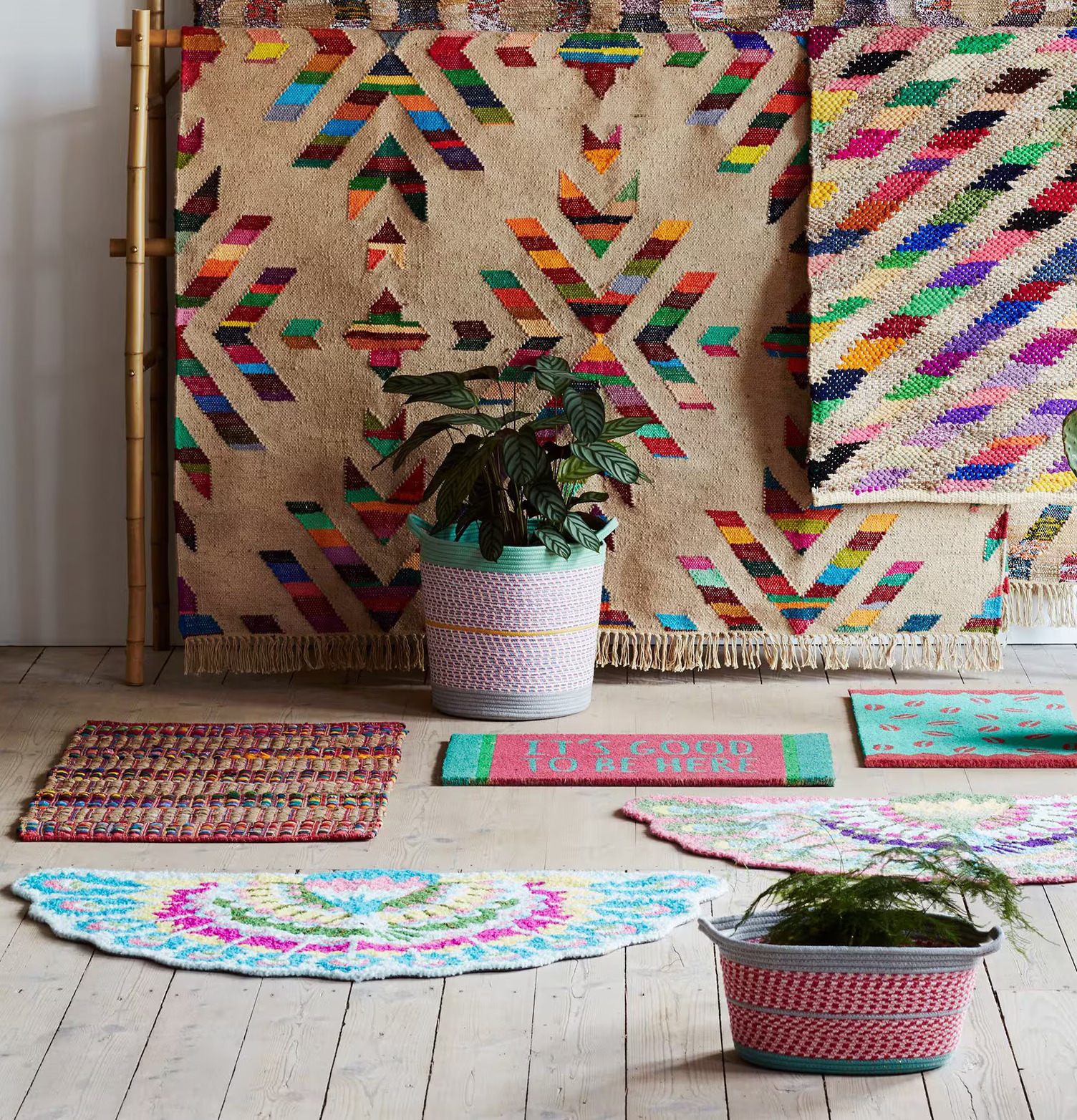 Stor Matta RICE från Rice med färgrika geometriska mönster