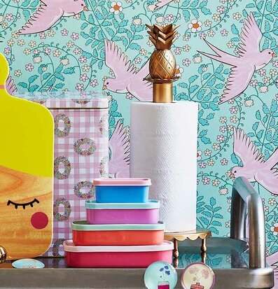 Bild av livfull och färgstark köksinredning med detaljer