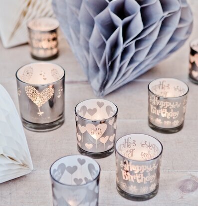 Bild av dekorativa ljushållare för festlig atmosfär