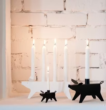 Ljusstake Julgris Vit från Ernst i modern och stilren miljö