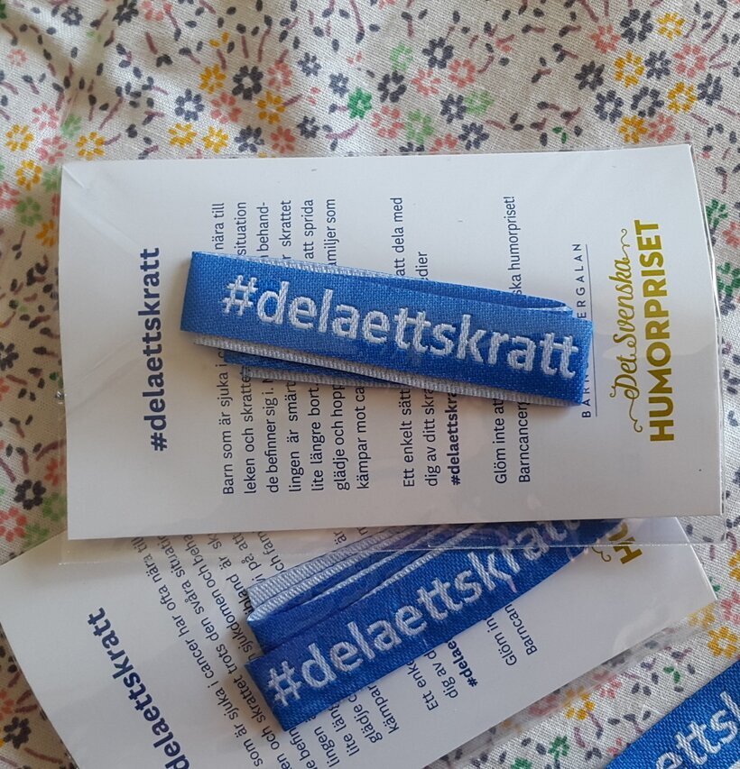 Dela Ett Skratt - Armband från Majas Cottage i blått med text