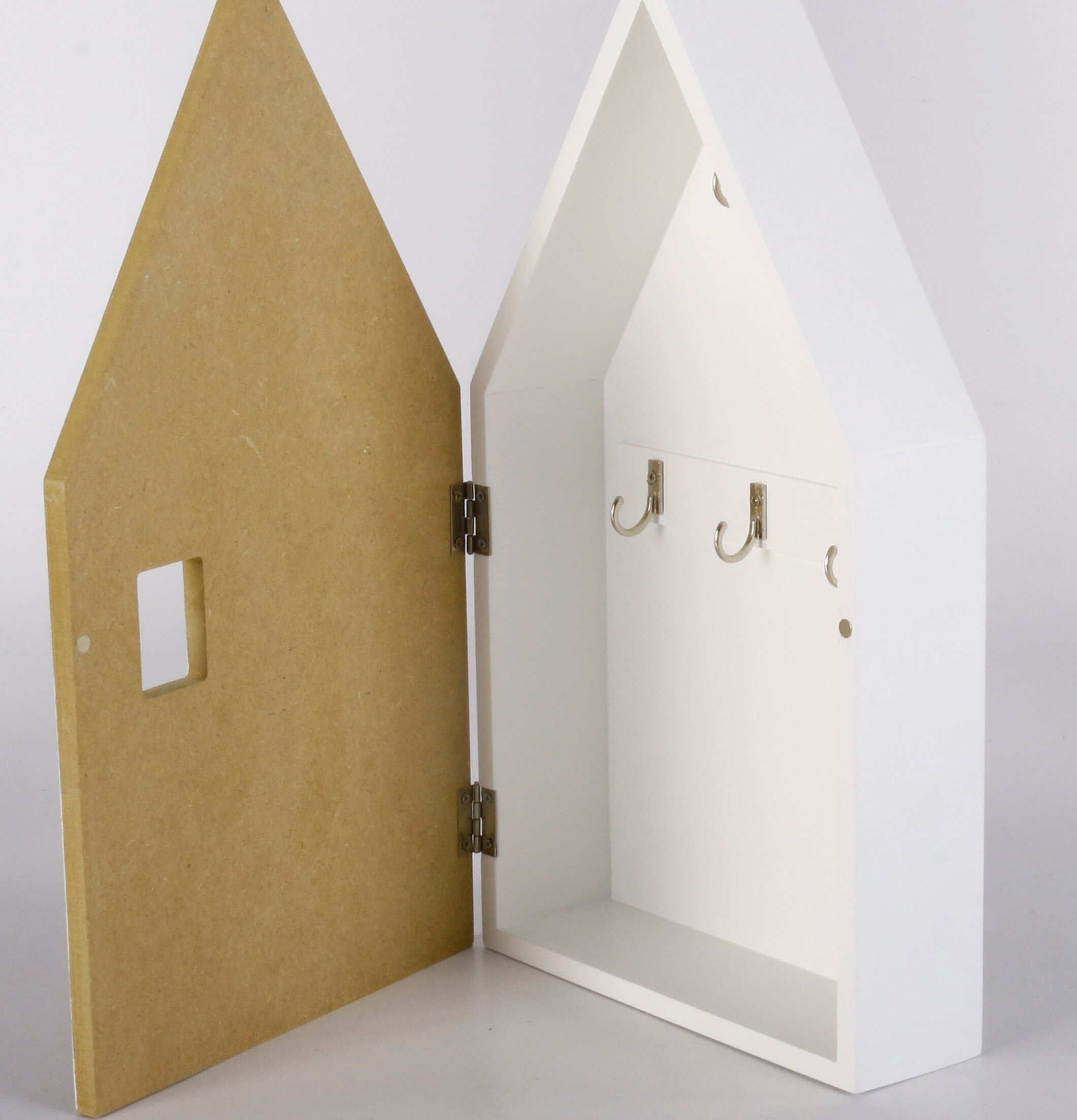 Bild av stilrent och funktionellt nyckelskåp i trä