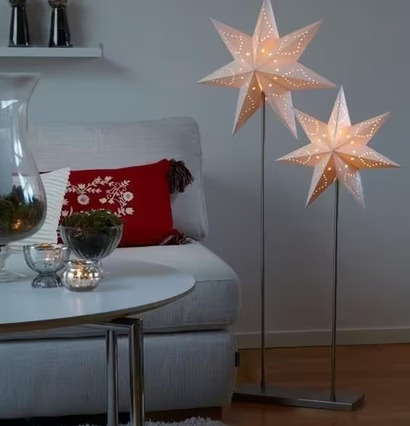 Bild av hemtrevlig inredning med stämningsfull belysning