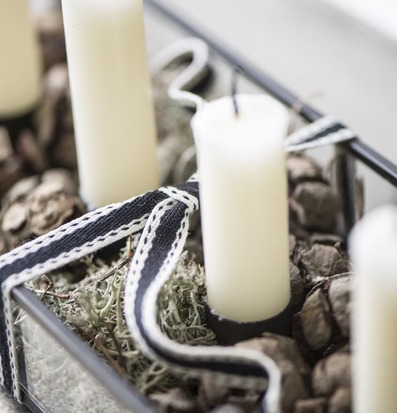 Bild av stilren ljusstake med naturinspirerad design