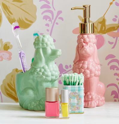 Bild av färgglada och lekfulla badrumsaccessoarer