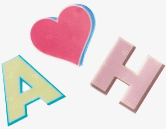 Bild av reflexklistermärken med bokstäver och hjärta