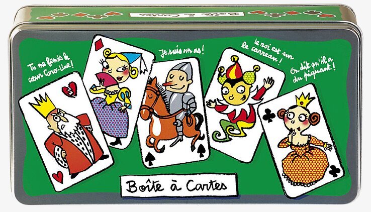 Bild av färgglad plåtlåda med lekfulla spelkortmotiv