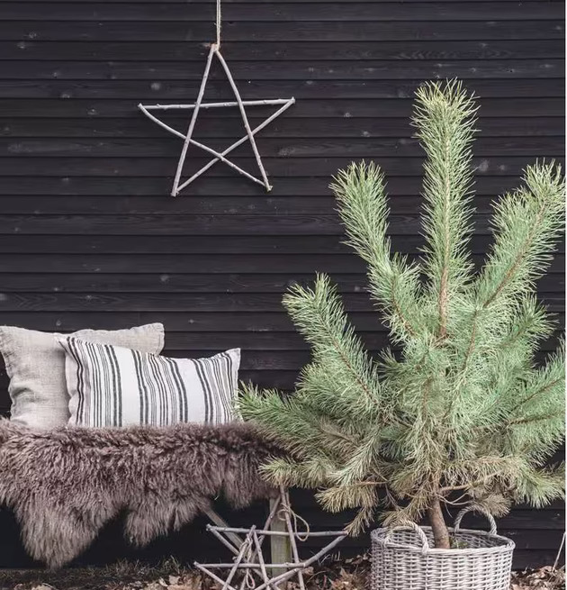 Trästjärna Pinnar L från IB Laursen i rustik miljö