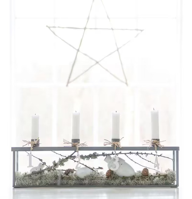 Bild av stilren adventsdekoration med trästjärna