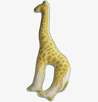 Foto av kudde formad som giraff med stilrent mönster