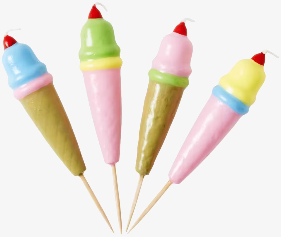 Bild av färgglada och lekfulla tårtljus med glansig yta