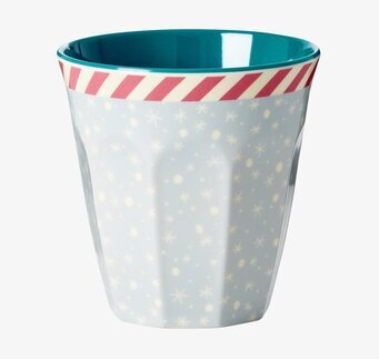 Bild av färgglad mugg med snöflingor och polkagrisrand