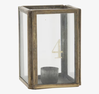 Bild av stilren fyrkantig adventsljusstake i mässing