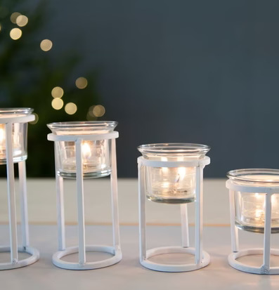 Bild av harmoniska ljusstakar i skandinavisk design