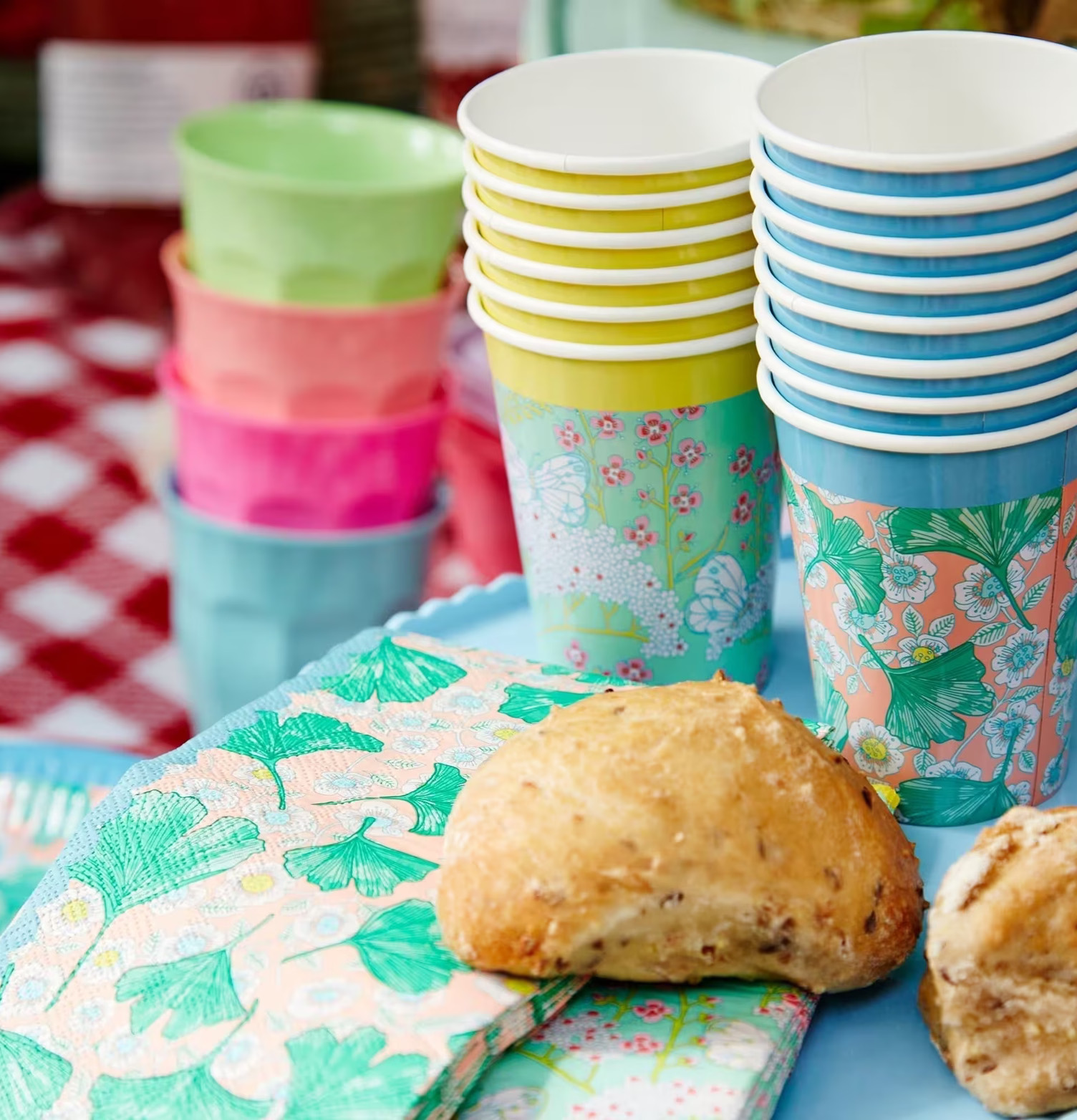 Papperstallrik Leaves & Flower Print från Rice på picknick