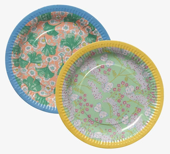 Bild av livfulla papperstallrikar med naturmotiv