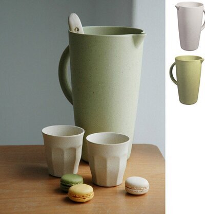 Kanna från Zuperzozial i ljusgrön färg med matchande koppar