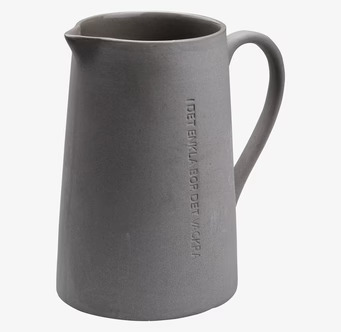 Bild av elegant och funktionell mjölkkanna i stengods