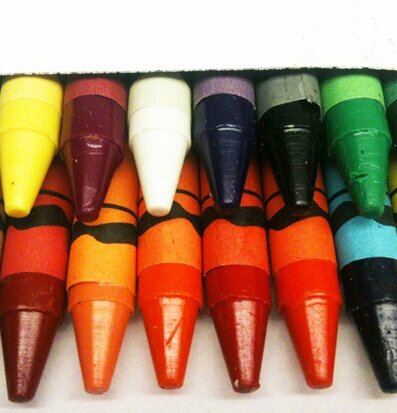 Bild av färgkritor - kreativt verktyg för alla åldrar