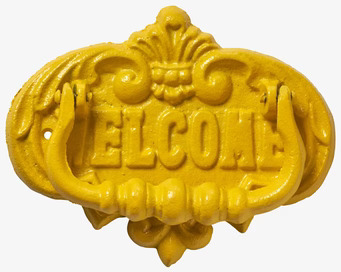 Bild av klassisk gul dörrknackare med texten WELCOME