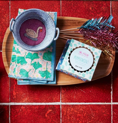 Bild av charmigt arrangemang med färgglada detaljer