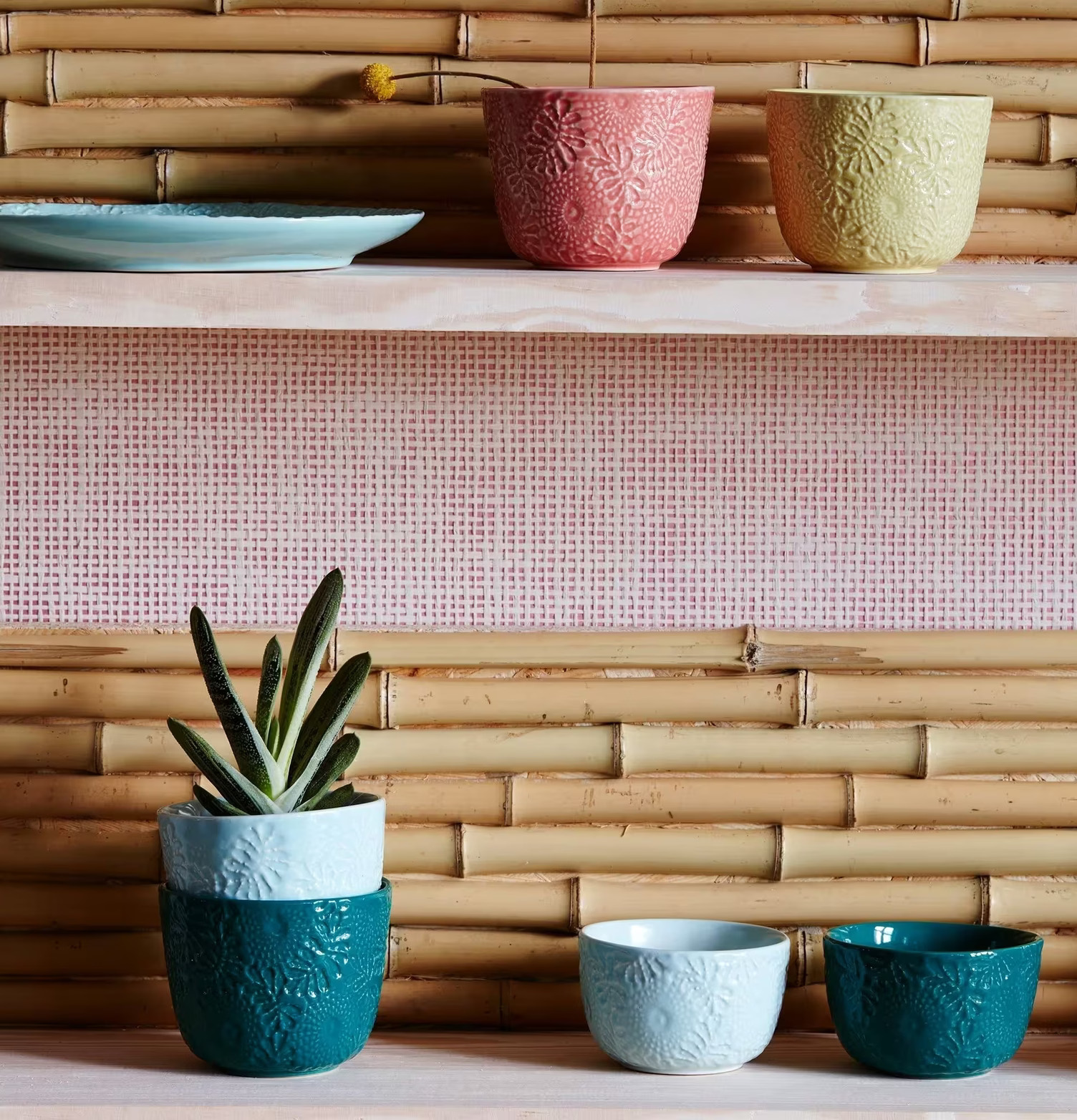 Mugg Embossed Mint från Rice med mintfärg och reliefmönster