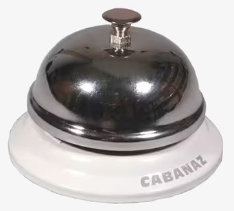 Bild av stilren bordsklocka med metallisk och vit design