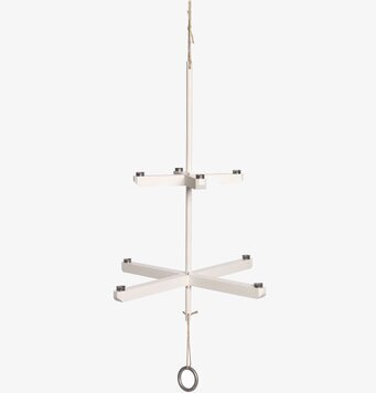 Bild på stilren och funktionell vit ljuskrona i hemmet