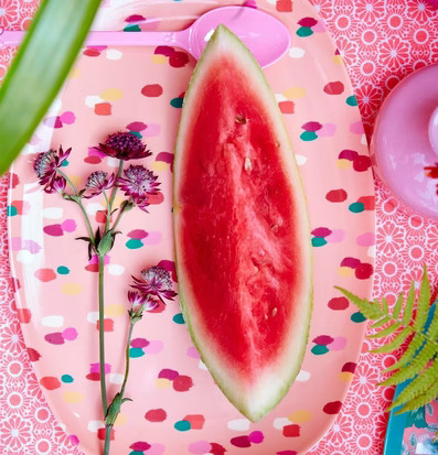 Bild av färgglad dukning med modern och lekfull design